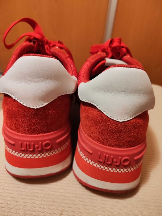 Sapatilhas marca Liujo novas
