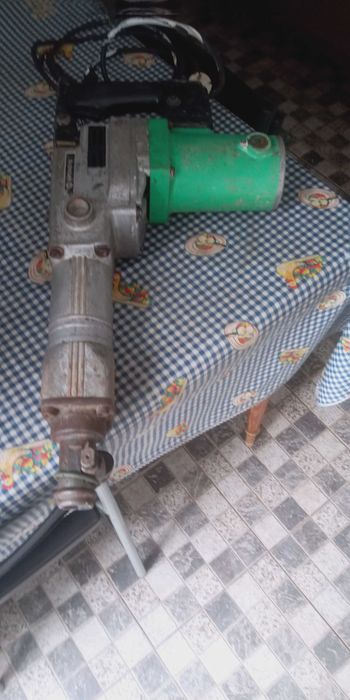 vendo martelo eletrico hitachi a funcionar na perfeiçao
