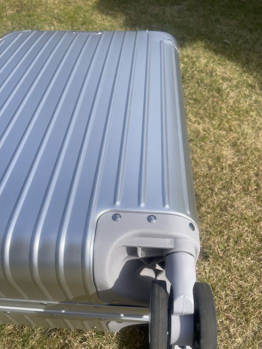 Aluminiowa walizka  20 . Kabinówka .