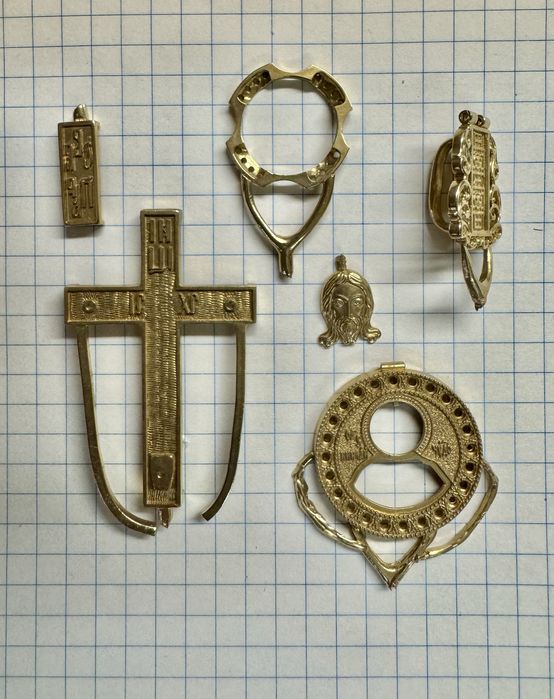 Вакуумне лиття: срібло, бронза, латунь, золото — під замовлення)