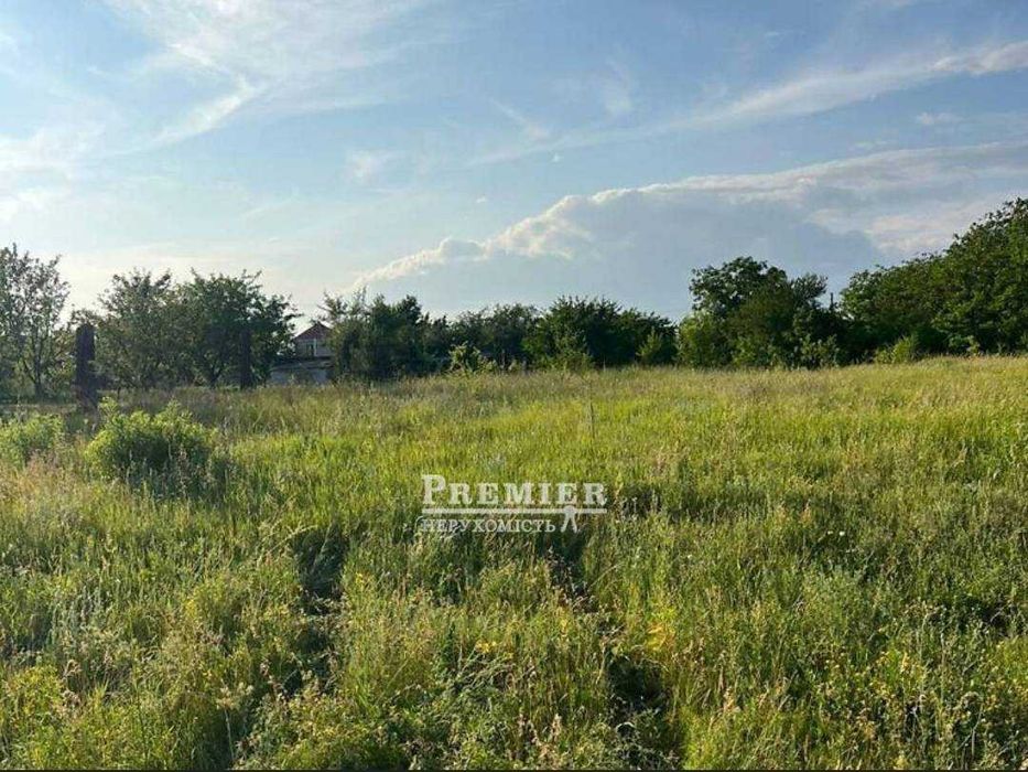 У продажу земельна ділянка 6 соток.