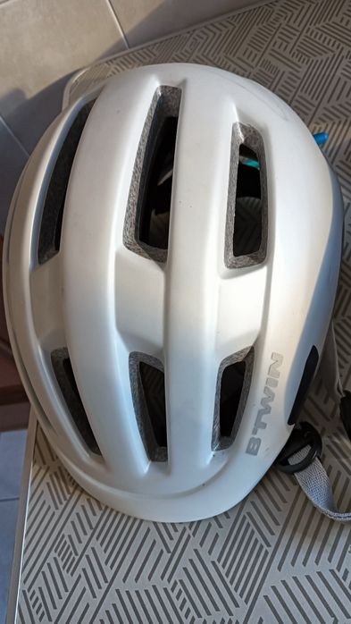 Capacete e assento confortável para ciclismo