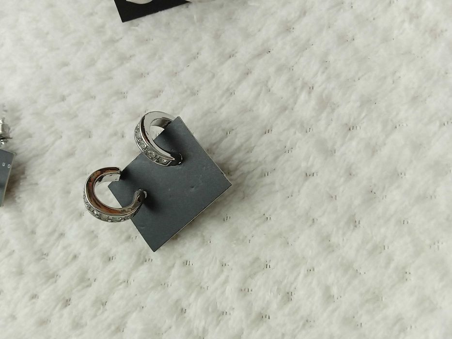 Ciekawa biżuteria i kolczyki damskie