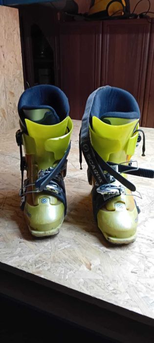 Buty narciarskie skitury buty skiturowe 41/42 skorupa 305mm + narty