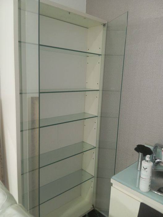 Duas vitrines de cabeleireiro em vidro