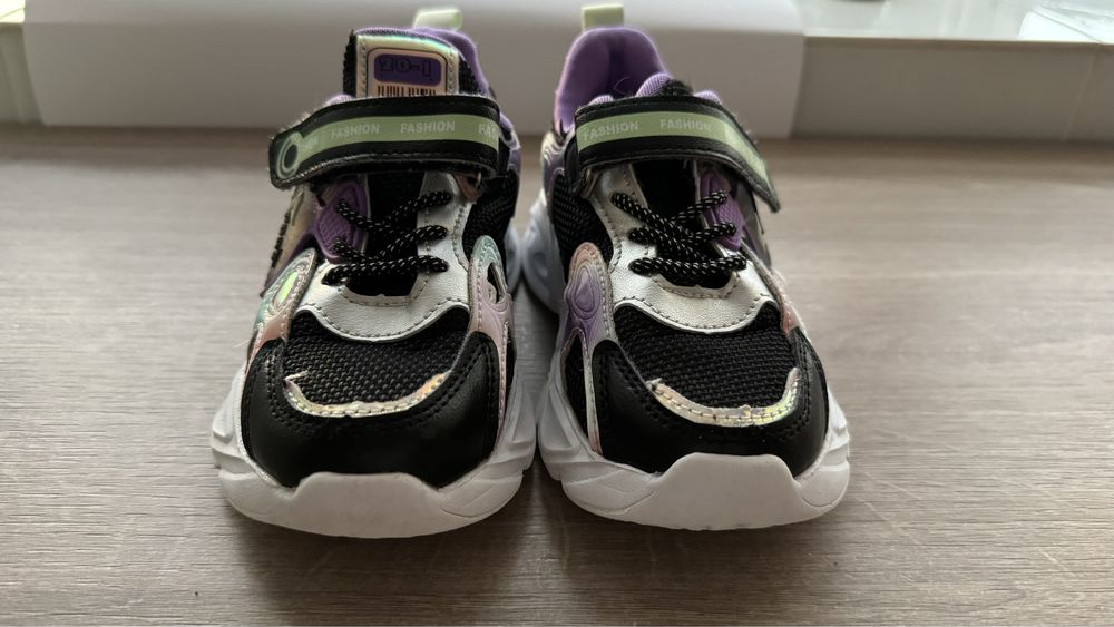 Кросівки дитячі