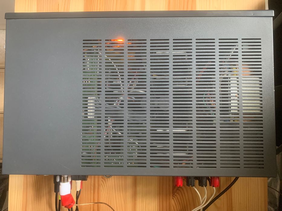 NAD 701 amplituner z oryginalnym pilotem