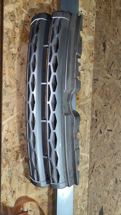 Решетка радиатора на ренджровер Эвок 2011 года