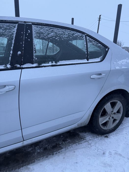 Двері Передні задні праві ліві Skoda A7 Шкода а7 La7w-8E8E