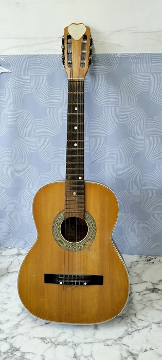 Stara gitara akustyczna Defil