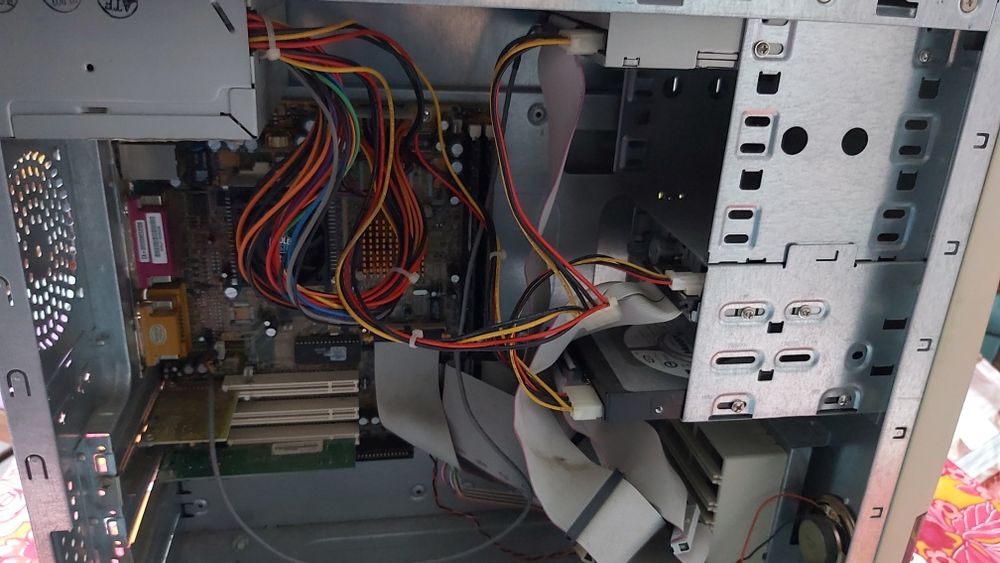 Discos HDD, Placas gráficas, Torre, Coolers, DVD RW