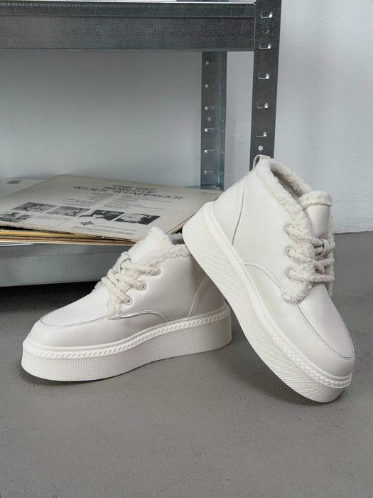 Жіночі шкіряні  зимні черевики на платформі