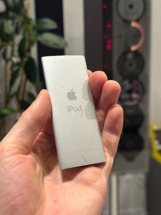 Apple iPod Nano 4th Gen 8GB Silver mp3 плеєр 98