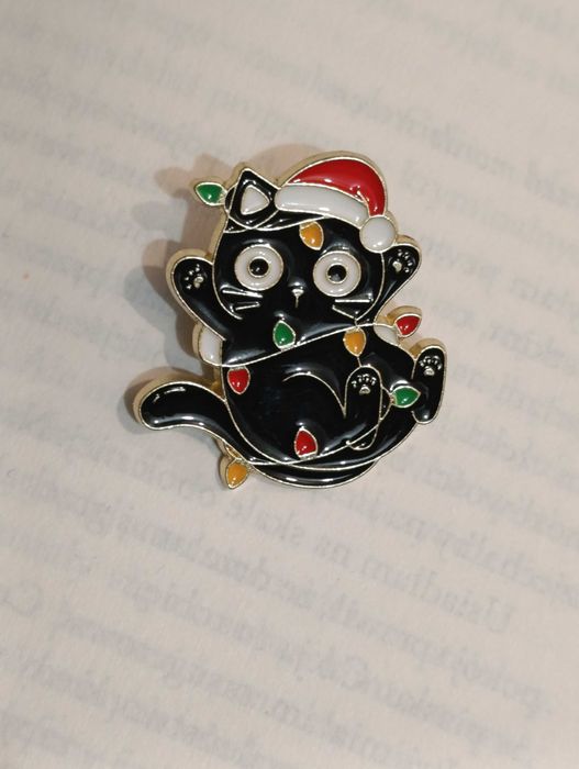 Przypinka pin świąteczny kot