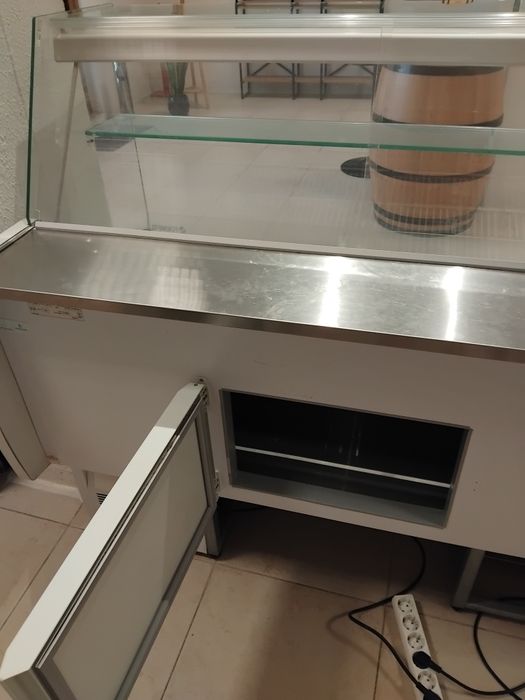 Balcão de refrigeração comprado há um ano novo  ,dentro da garantia