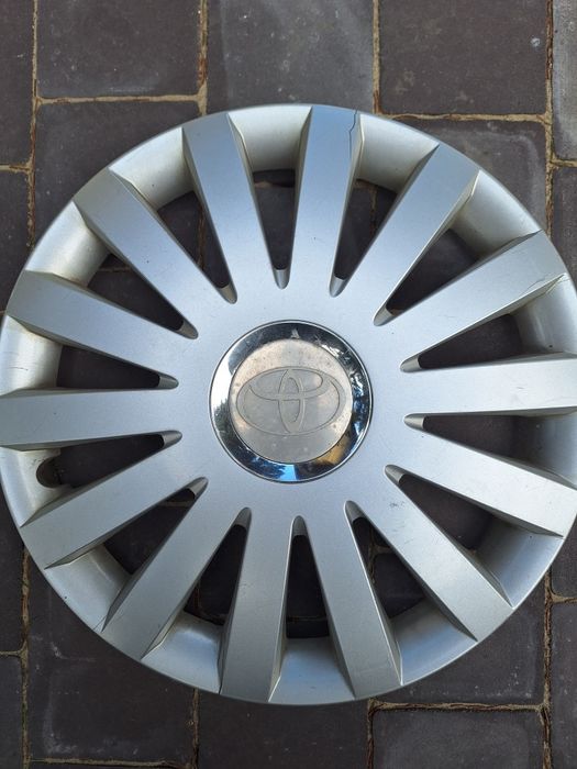 Oryginalne kołpaki Toyota 16