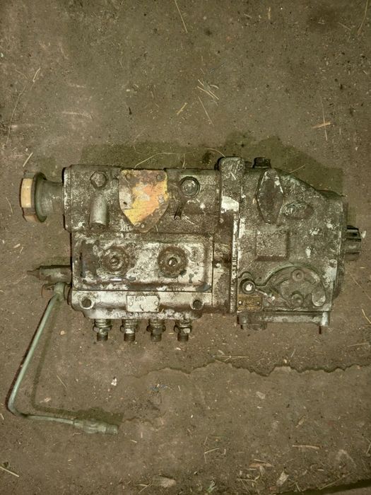 Топливний насос ча-4 і ще регулятор оборотів на сак