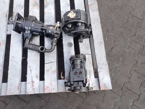 Ładowarka Ł34 Ł-34 HSW Stalowa Wola - Pompa P37 Pompa skrętu