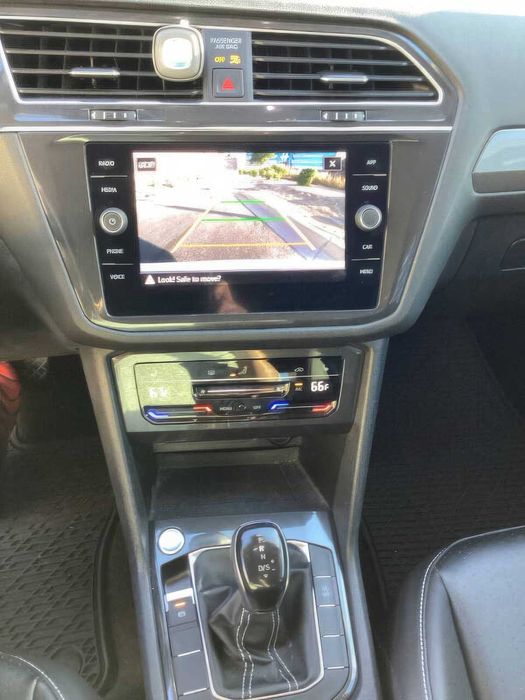 Volkswagen Tiguan      2022