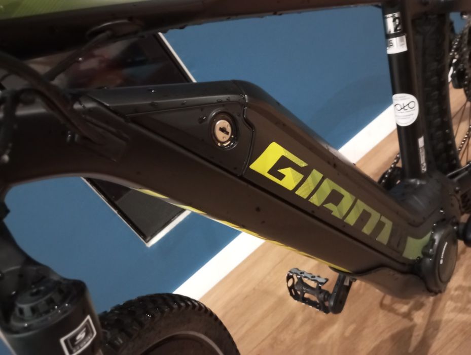 Rower elektryczny GIANT Explore