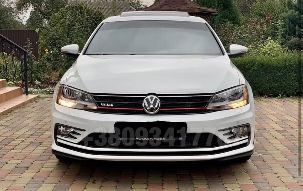 Бампер передний решетка радиатора Volkswagen Jetta MK6 MK7 GLI