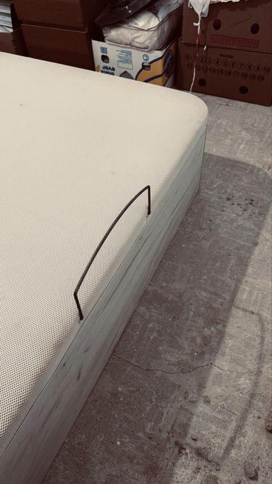 Cama c/ estrado elevatório conforama (140cm x 190cm)