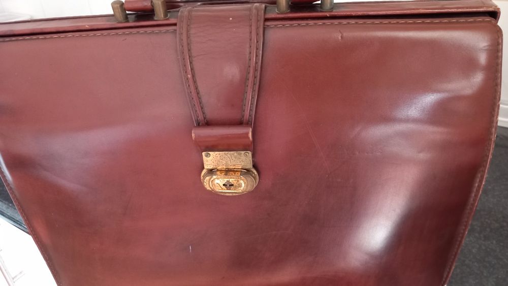 Mala executivo anos 70 em pele verdadeira