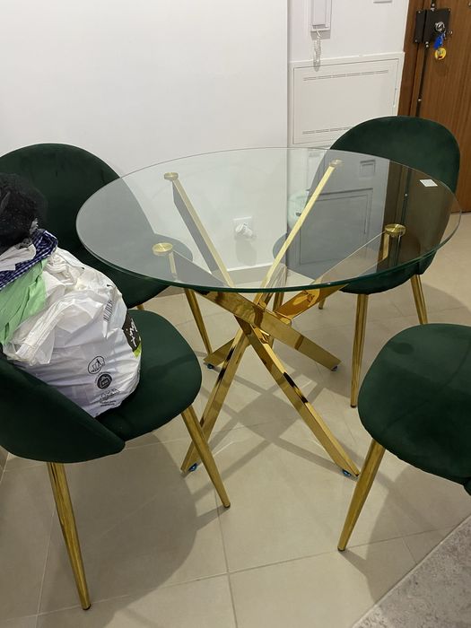 Mesa com cadeiras
