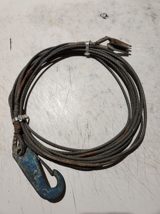 Трос металевий. 7 метрів.