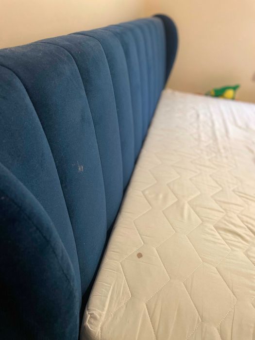 Łóżko tapicerowane 180x200 z materacem – używane