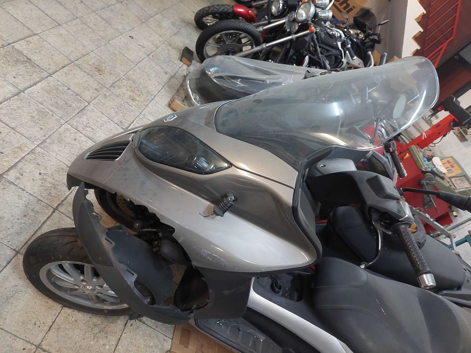 Piaggio MP3 250 acidentada
