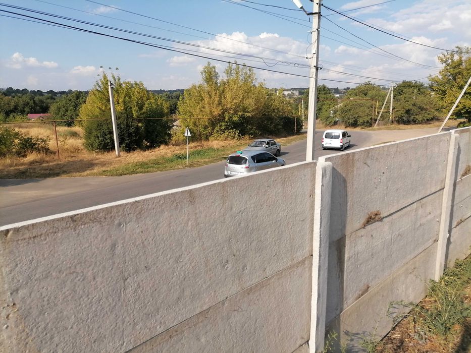 Продам житловий будинок з великою земельною ділянкою!