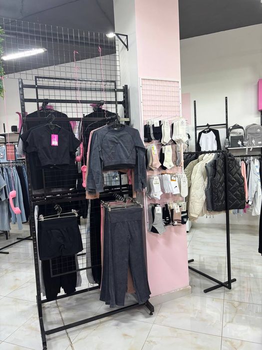 Продам торгове обладнання для магазину одягу