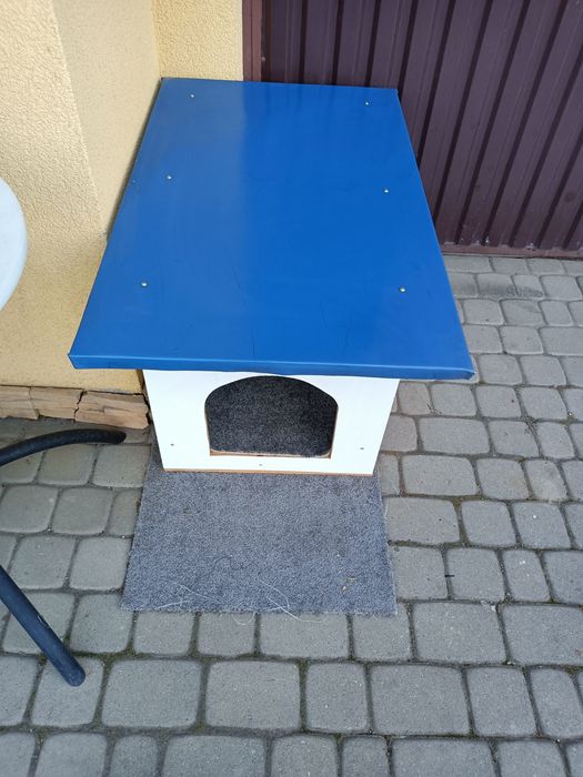 Buda dla psa .Ocieplana.