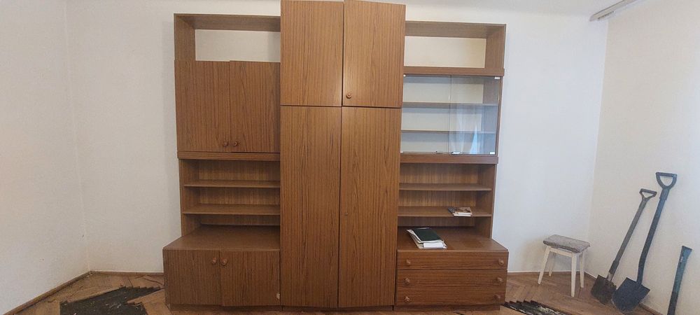 Kanapa i regał do oddania