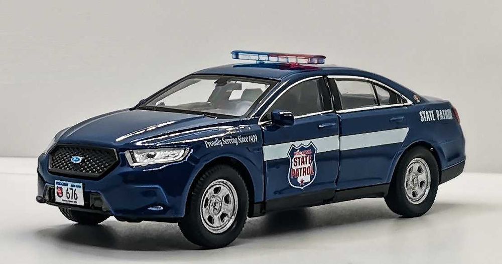 Model 1:43 Welly Ford Police Interceptor Wisconsin SP (konwersja)