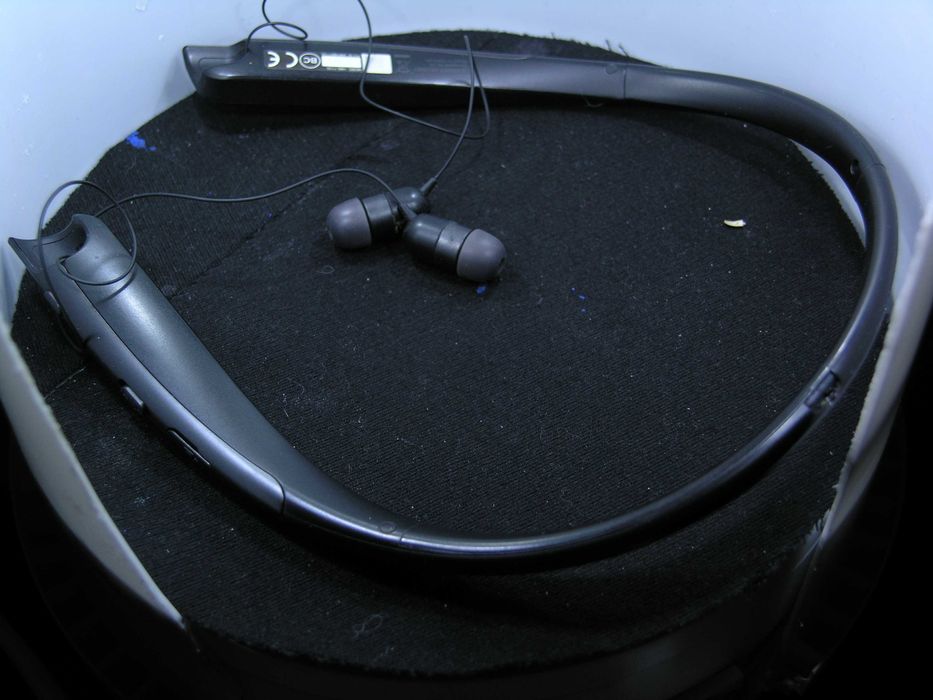 Для планшета Bluetooth гарнитура двухдрайверна из США орігінал LG Tone HBS-1125 Harman Kardon