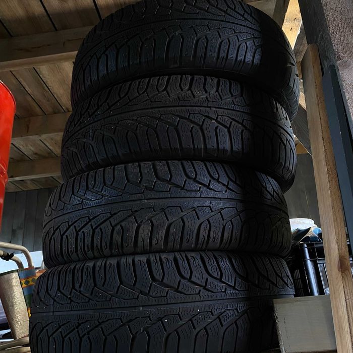 Opony zimowe UNIROYAL 215/65 R 16.  4 szt.