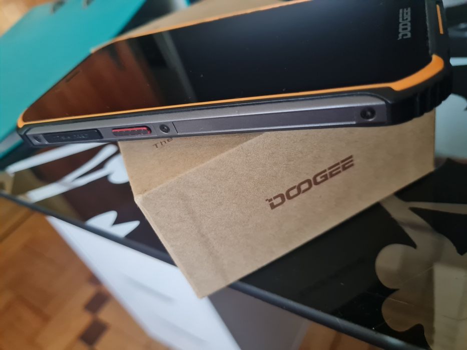 Doogee S40 Dual Sim (3GB+32GB) Preto/Laranja - Livre