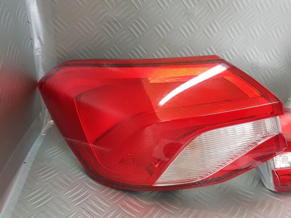 Farolim esquerdo  Ford Focus geração 4 modelo 2018-2022 em carro