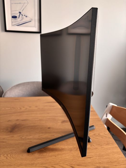 Monitor AOC C27G3U/BK 27” Curvo Gaming – 165Hz – Excelente Estado