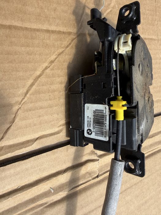 Fechadura Elétrica da Mala BMW Original – Ref. 51247269543