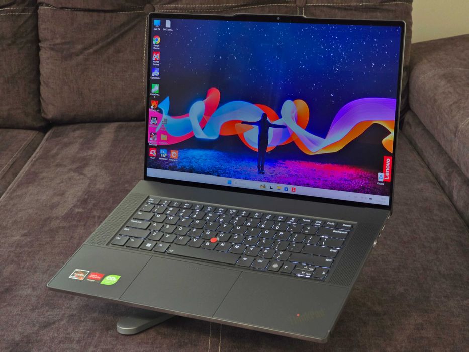 Lenovo ThinkPad Z16 Gen 2 (16" FHD+ IPS Touch/ R7-7840HS/ 32 LPDDR5x/ 1Tb NVMe/ RX 6550M)