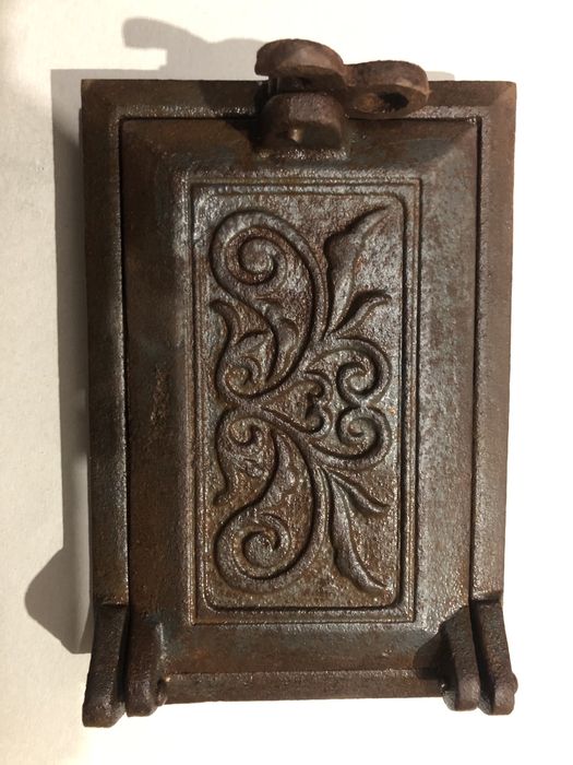 Дверці до пічки, дверцята.