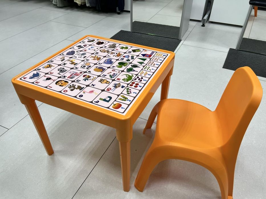 Новий дитячий стіл з абеткою, дитячий стілець