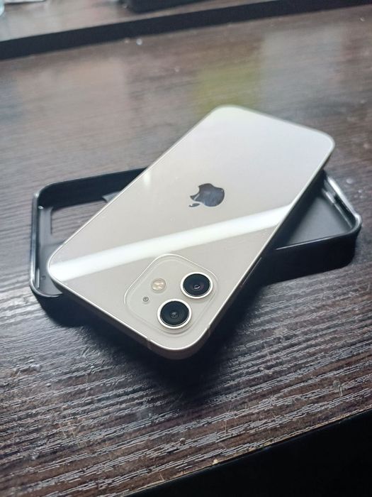 Продам IPHONE 12
