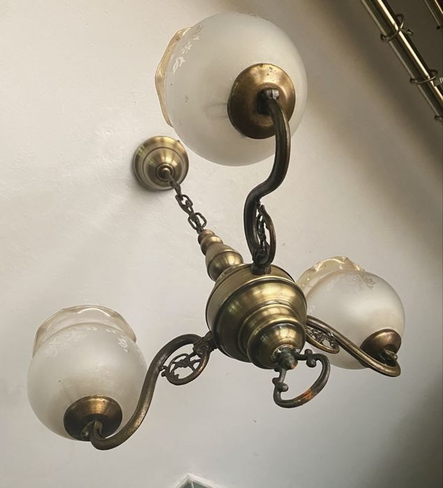 Żyrandol piękny stary