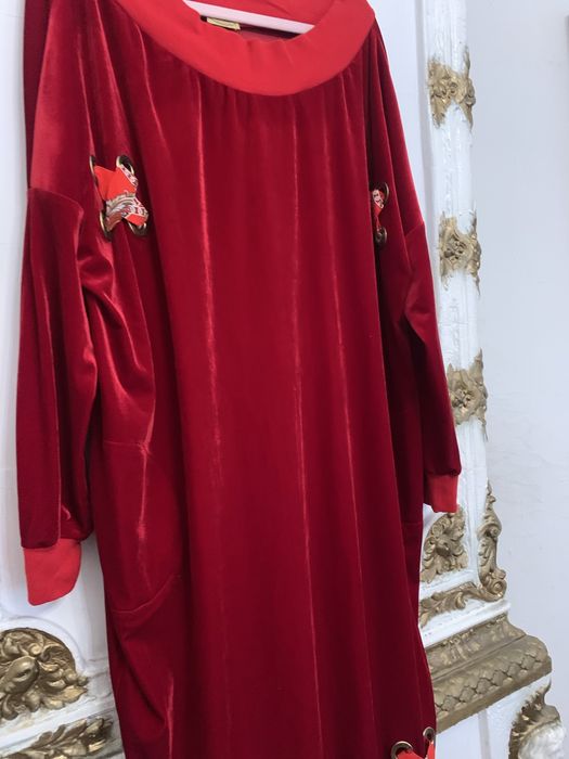 Czerwona aksamitna sukienka Scalla Collection 52/54