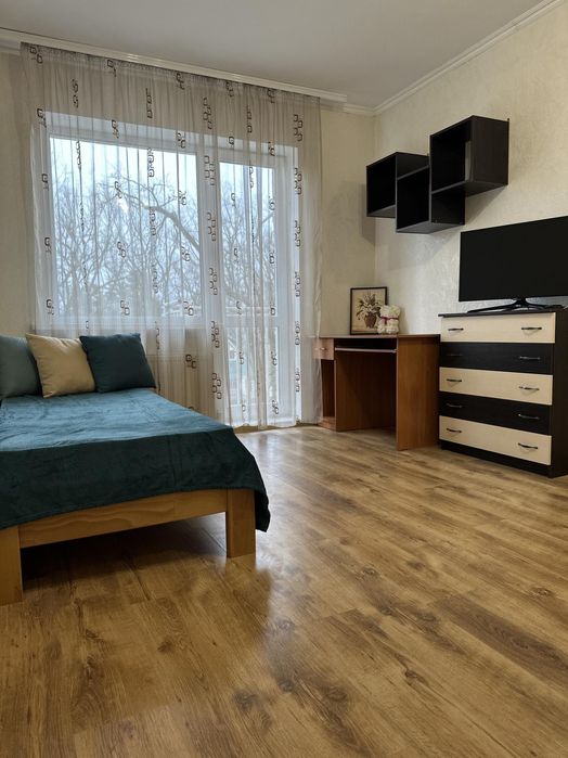 Квартира з балконом та індивідуальним опаленням