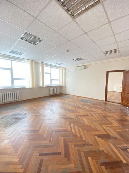 Оренда офісу на вул. Євгенія Сверстюка,23 на 66,7 м²